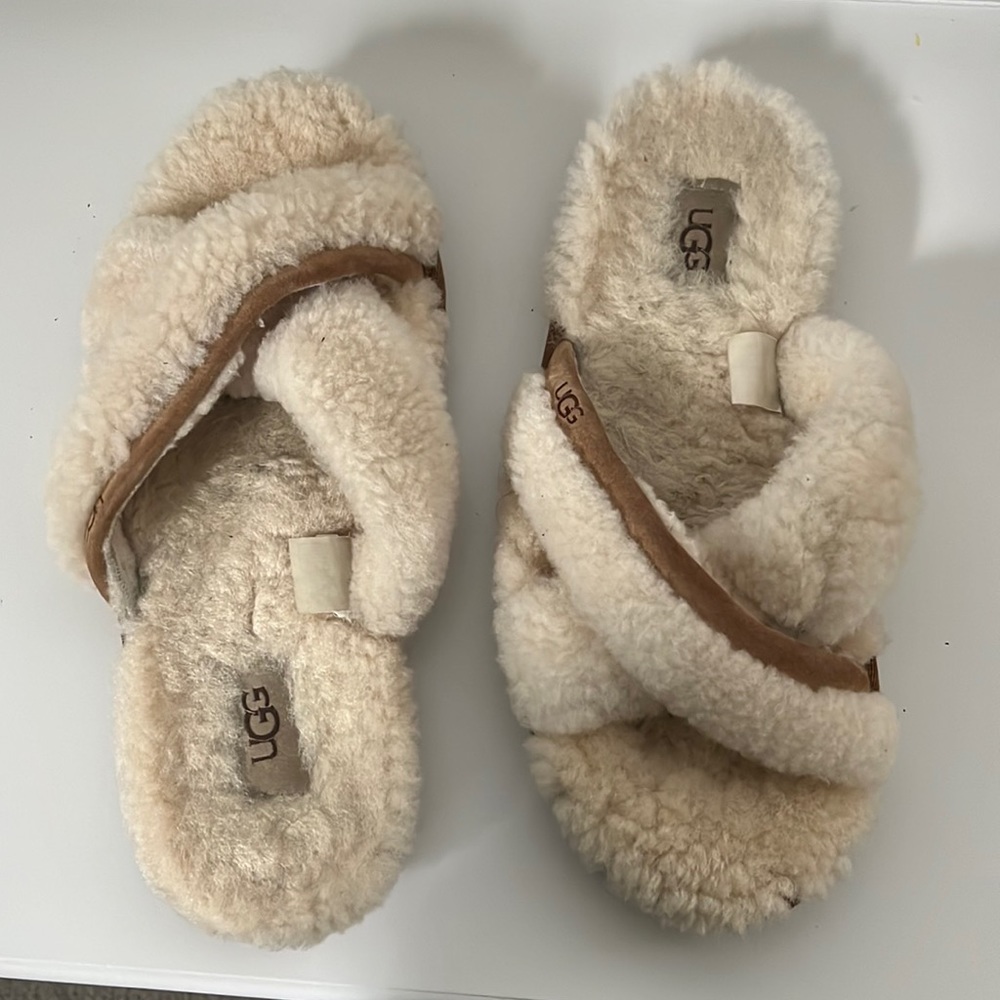 Ugg women’s Abela slip on slippers sandals